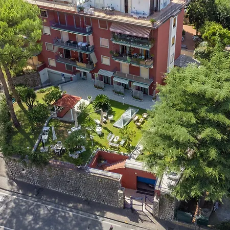 Alojamento de Acomodação e Pequeno-almoço Giardino Archeologico Sorrento
